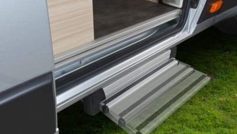 C10 – Sunliving V65 SL 140HP