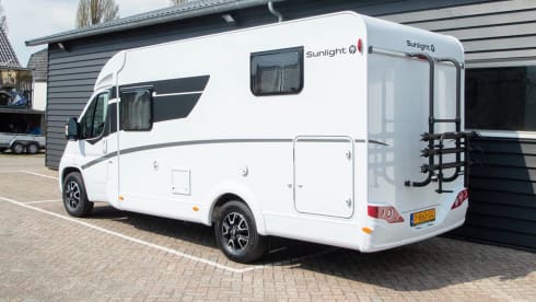 Luxe Sunlight V66 Adventure, semi-integrated camper