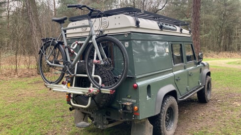 2p Land Rover Defender camper with lifting roof