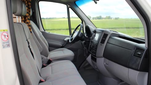EigenWijze – Unique bus camper, with nice interior