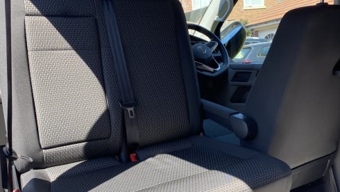 Riley – Schönes rotes Wohnmobil mit 4 Schlafplätzen zu vermieten, brandneu für den Sommer 2022