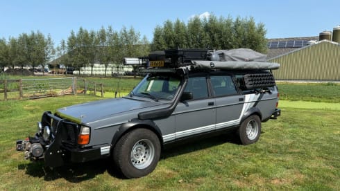 The Brick  – Volvo station Polar 245 roof tent incl complete camping equipment