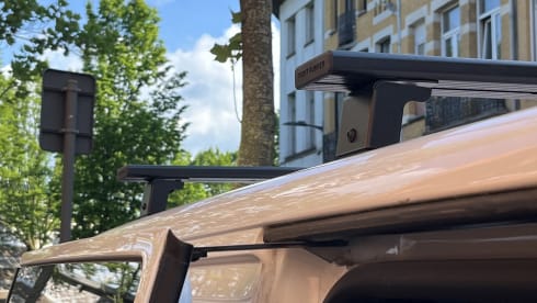 kampr – Converted Volkswagen campervan from 2021 (2p + child)