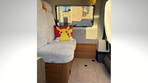 Gigi – 4p Buscamper 6 meters. Very complete and super cozy.