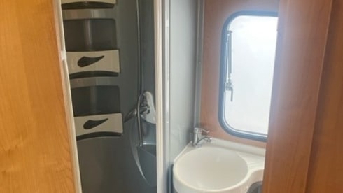 Caroline – Ready to Adventure - 6 Berth Motorhome Hire