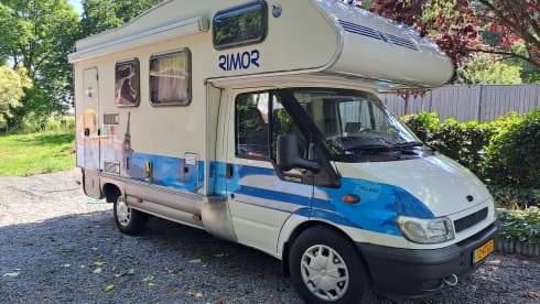 3-person Ford Rimor 2002 AIRCO