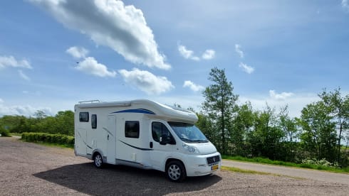 Complete luxury motorhome, 5 persons