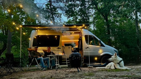 Crazy camper – 2p Mercedes-Benz bus uit 2017
