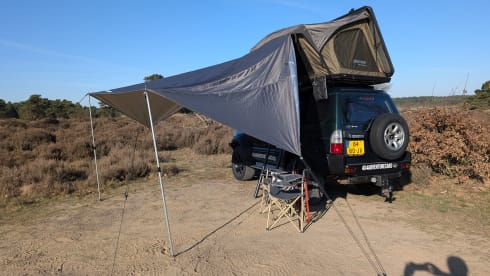 Cool Toyota Landcruiser with 2-person roof tent, unlimited km!