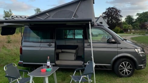 Hotel California – Blessed Volkswagen California 4p automatic