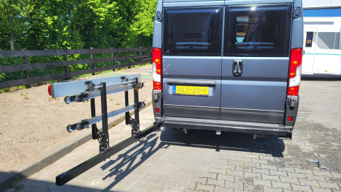 Adria Twin Sport 640 SLB grey – Beautiful, spacious and luxurious camper van with single beds and automatic transmission