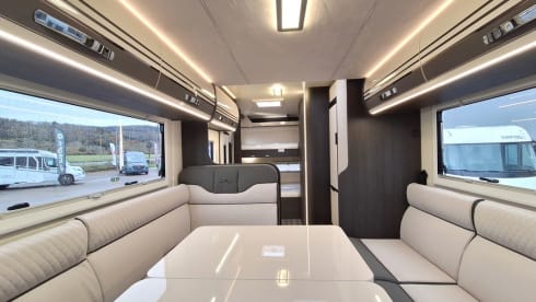 De Gulle Ooievaar  – 6p Roller Team semi-integrated uit 2020