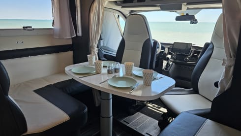 Camper Bolletje – Luxury 4p Roller Team semi-integrated from 2020