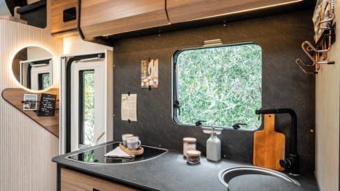 Queen I – 6p Rimor alcove from 2025