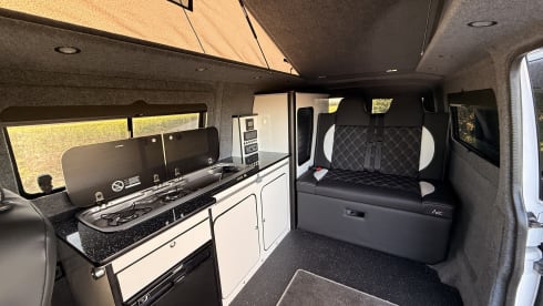 Bobby – Volkswagen campervan met 4 slaapplaatsen uit 2015