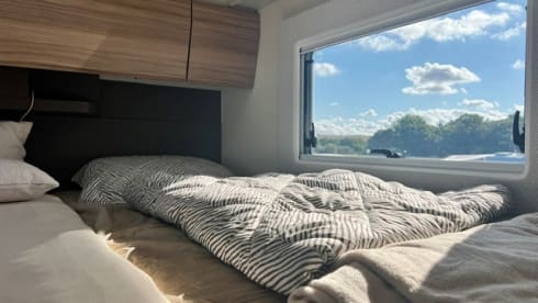 RV Camper – Nieuwe, luxueus ingerichte 4-persoonscamper