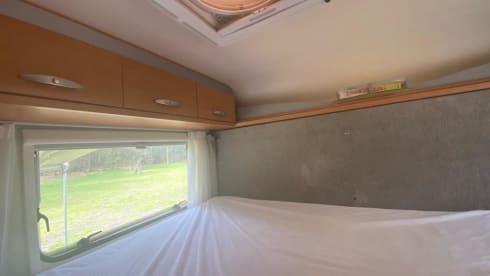 Knausie – Neat, Compact Four-person (family) Camper with two fixed beds
