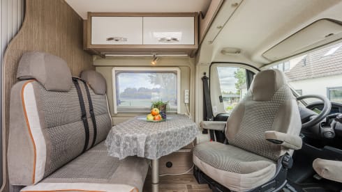 Joy – Beautiful 3p Pössl bus camper from 2020