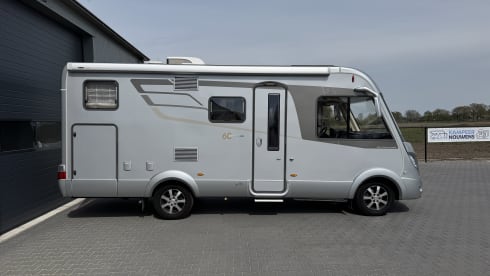 Spazioso camper Hymer per 4 persone 