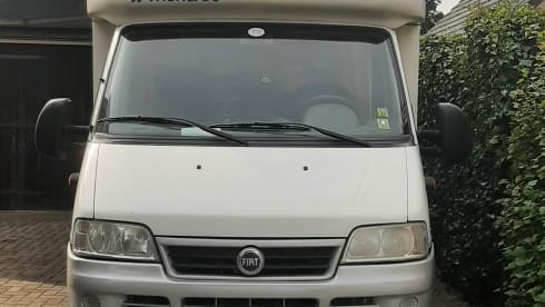 Moncayo – Fiat Ducato beautiful spacious 4 person family camper