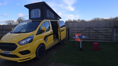 Yellow peril – Stunning new conversion 4 berth Ford Transit Custom campervan 