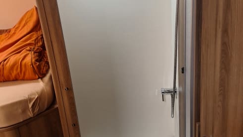 Volledig ingerichte splinternieuwe camper