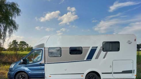 blauw – Carado Camper semi-integrated 4 per.