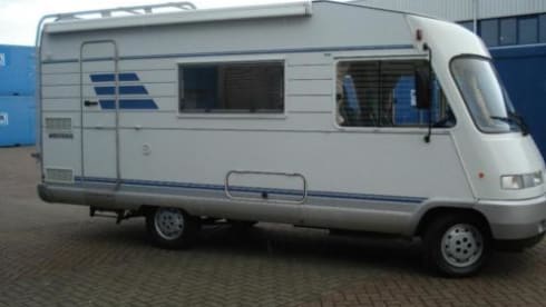 Hymer B584; Freedom, luxury, adventure and dog are allowed !!