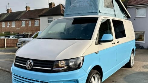 Road surfer – 4 berth Volkswagen campervan from 2017