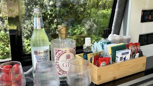 Luna – Luna luxury VW campervan SW everything included 