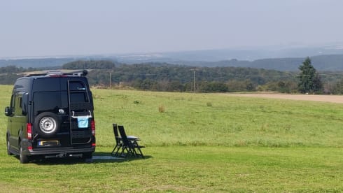 2p luxury off-grid VW Crafter bus camper (2023) autom.