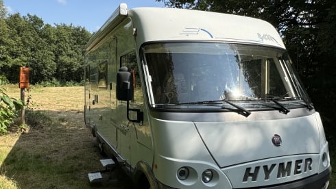 Camper – Spacious and luxurious 4-person Hymer with starlink wifi