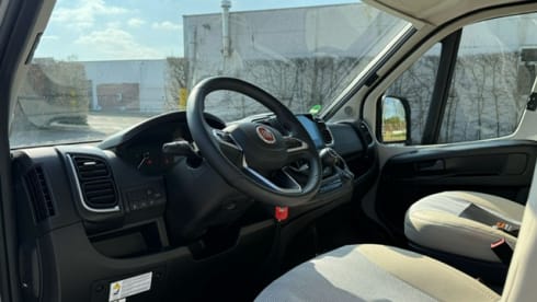 BB KING – Young Fiat Ducato (2 or 4 persons) with bicycle carrier