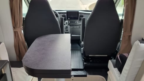 Kampergeluk – Beleef jouw uniek avontuur met onze 4-persoons automaat camper