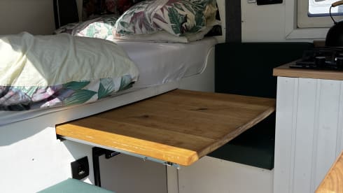 Busje naar Zuid Lara – Wonderful self-built camper bus for 2p
