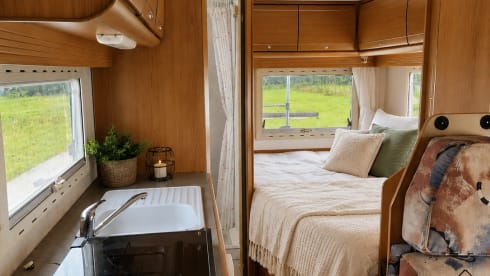 Ford Ultimate Family Camper – Airco, Solar Panel & 6 Beds!