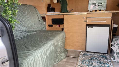 2p Renault campervan uit 2004