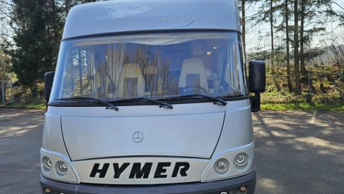 Hymer B700 per 4 persone, integrato da Mercedes del 2005, cambio automatico, patente di guida B o C