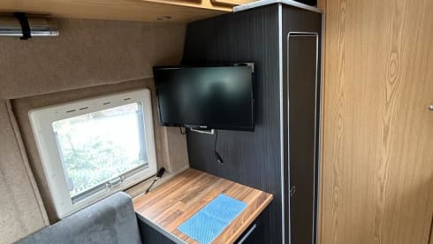 Izzy – 2 berth Renault bus from 2012
