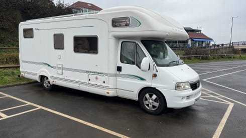 Snogly  – Bessecar e735 motorhome 6 berth excellent for families