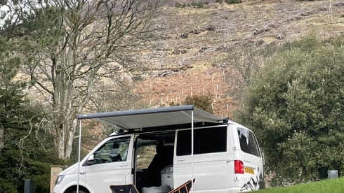 Atemberaubender VW Transporter T6 Highline Wohnmobil bereit für Ihre Abenteuer