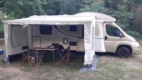 4p Bürstner semi-integrated uit 2013