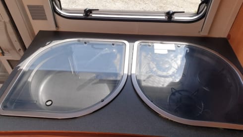 Homecar2 – Complete HomeCar2 gezinscamper met motorairco en zonnepaneel