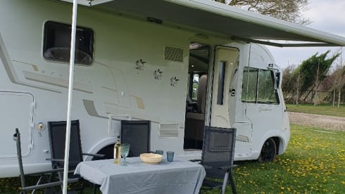 luxurious 4-person Bavaria Arctic integral from 2014