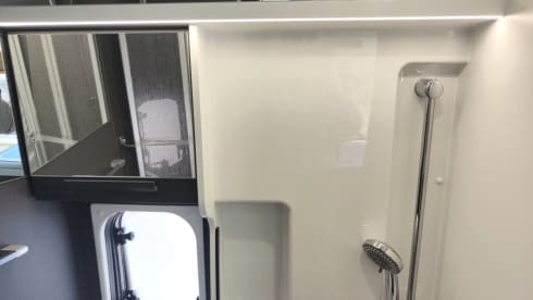 Menfys (2) veranda – Menfys VAN 3 MAXI S-Line (2) with veranda and photovoltaic