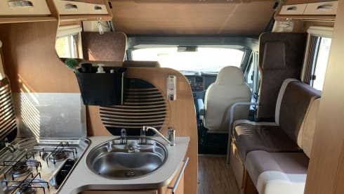 Bennie – Benimar Alcove camper - 5 persons - family camper 