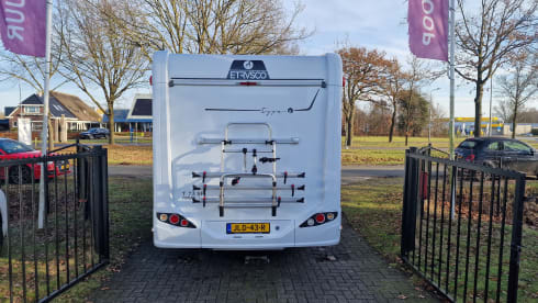 Luxuriöser Etrusco Automatic mit Einzelbetten/Hubbett, große Garage