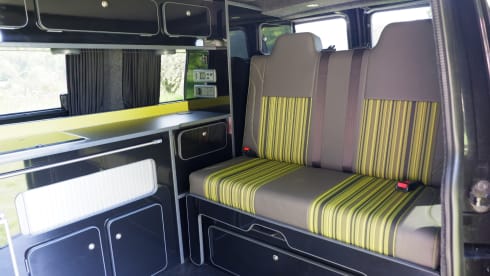Cruisin-Camper – VW Transporter 2018 T6 – 4 berth 