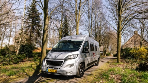 Jackie's hut – Beautiful Peugot Camperbus, 150 HP