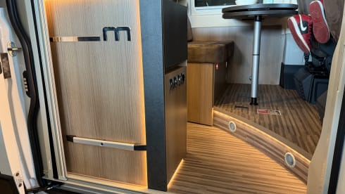 Van 4 Venture – Luxury Malibu 600 DB GT skyview campervan from 2025